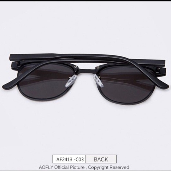 Mirrored Sunglasses​ - Picture 3 of 6